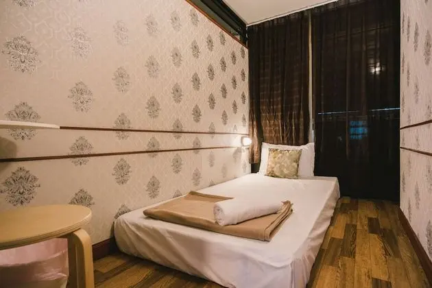Private Single Room with Shared Bathroom
