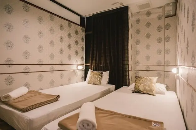Private Twin Room with Shared Bathroom