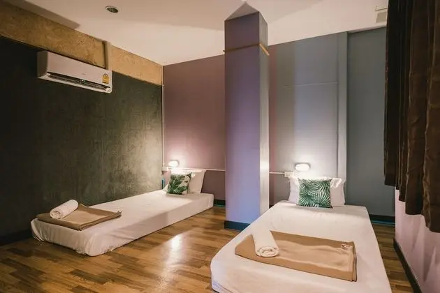 Private Twin Room with Shared Bathroom