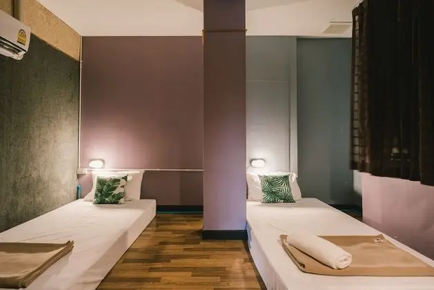 Private Twin Room with Shared Bathroom