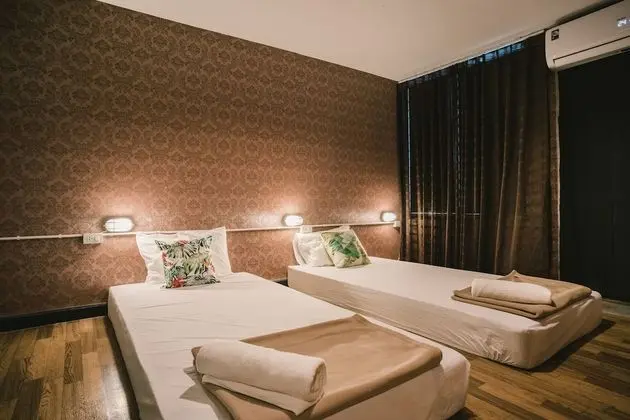 Private Twin Room with Shared Bathroom