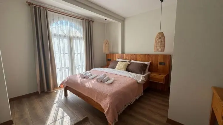 Aile Odası, Havuz Manzaralı, Fransız Balkonlu