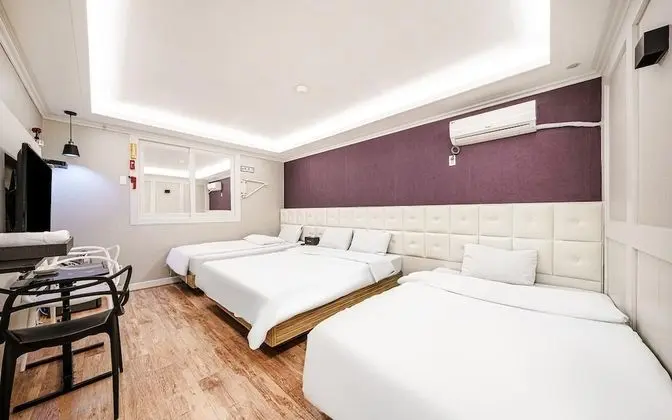 Oda (Triple Room (2 Double Beds 1 Single B)