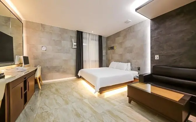 Oda (Business (breakfast provided Netflix )