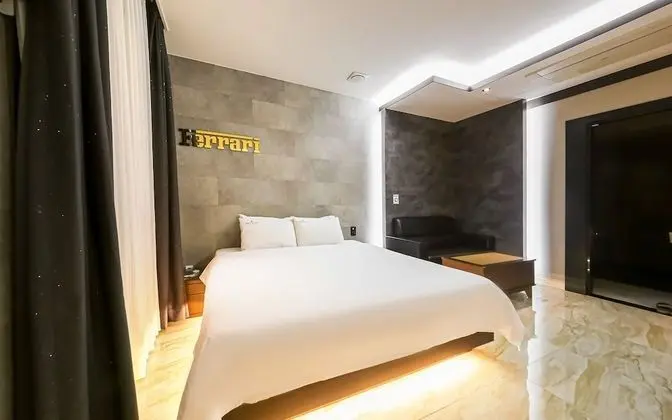 Oda (Business (breakfast provided Netflix )