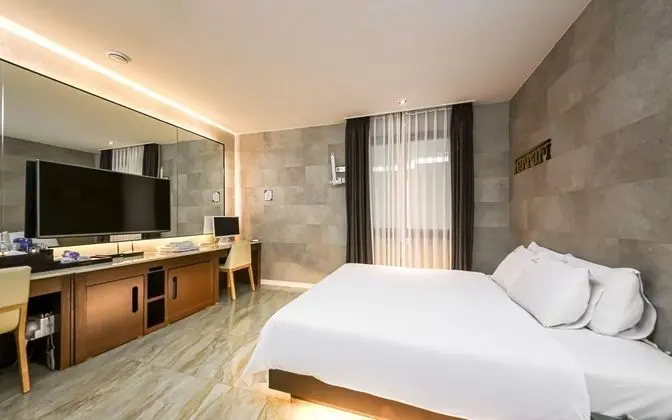 Oda (Business (breakfast provided Netflix )