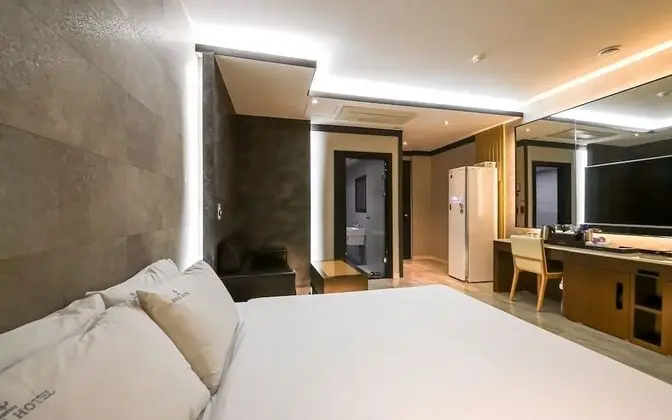 Oda (Business (breakfast provided Netflix )