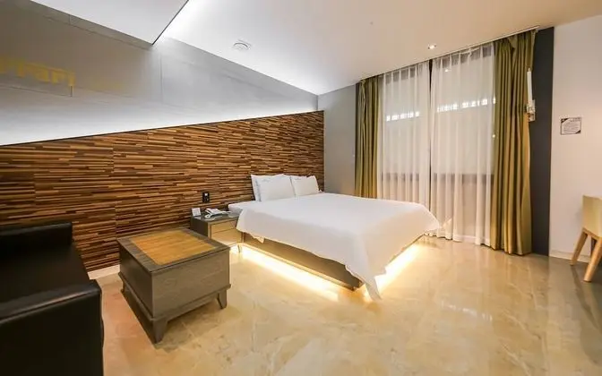 Oda (Business (breakfast provided Netflix )