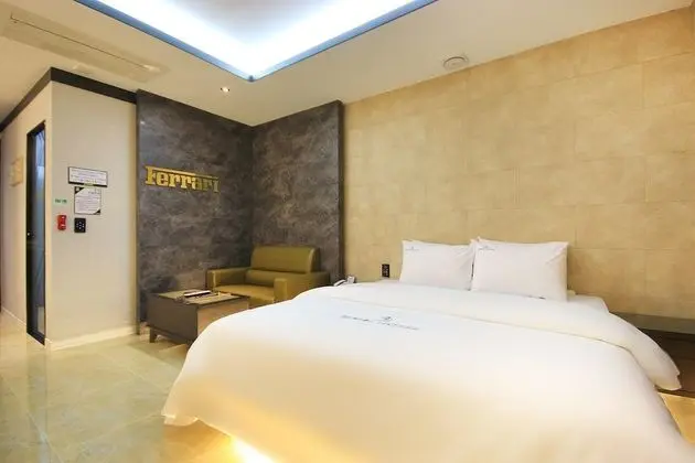 Oda (Business (breakfast provided Netflix )