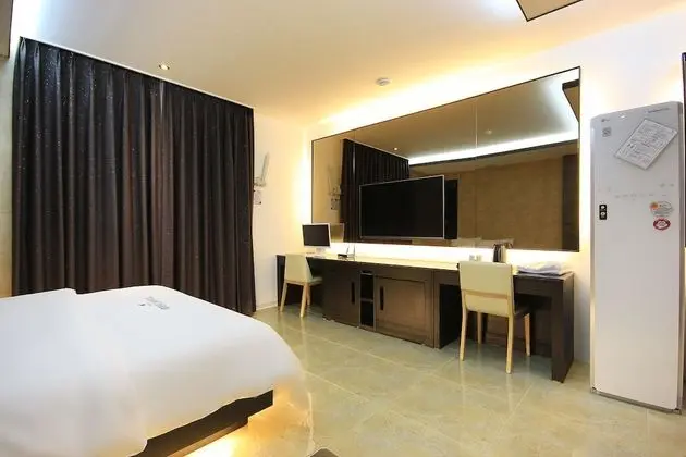 Oda (Business (breakfast provided Netflix )