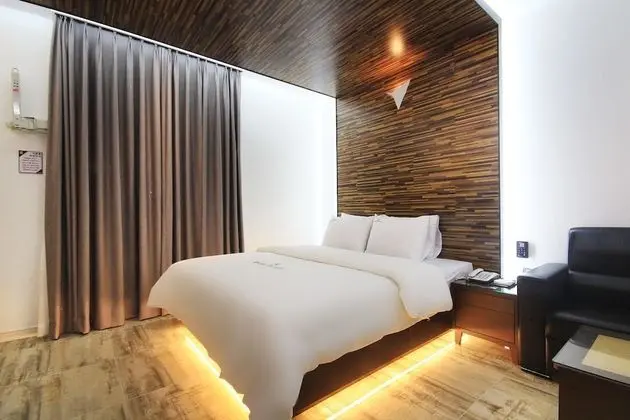 Oda (Business (breakfast provided Netflix )