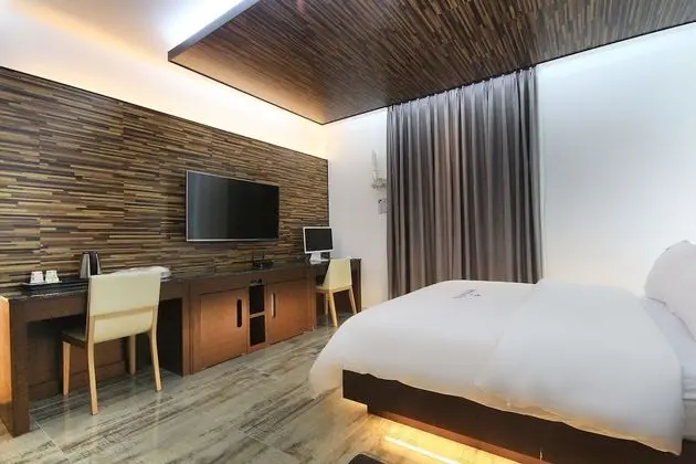 Oda (Business (breakfast provided Netflix )