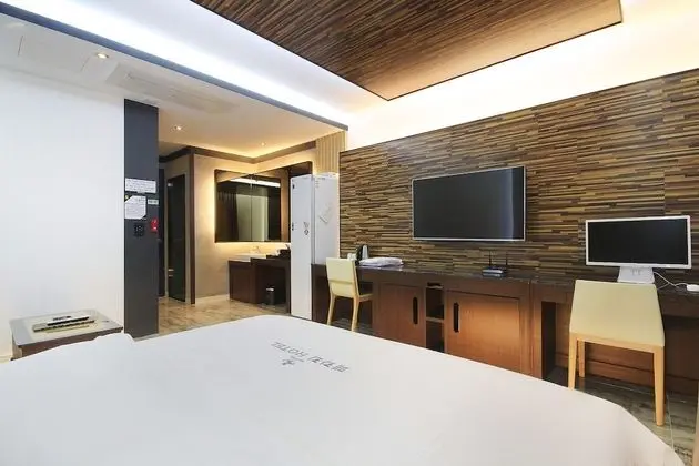 Oda (Business (breakfast provided Netflix )