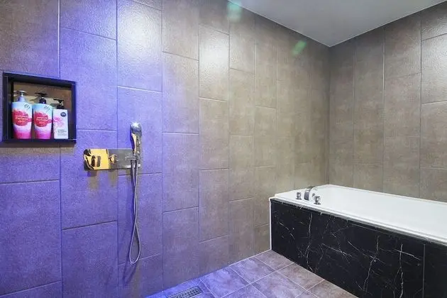 Oda (Business (breakfast provided Netflix )