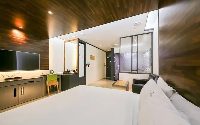 Oda (Drive-in (breakfast provided couple s)