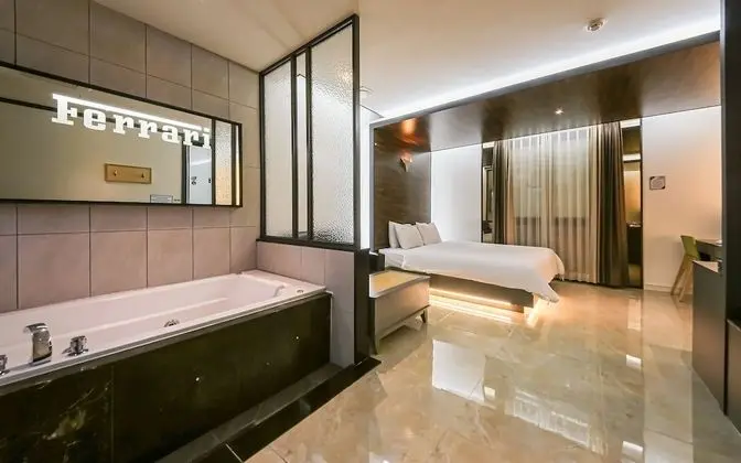 Oda (Drive-in (breakfast provided couple s)