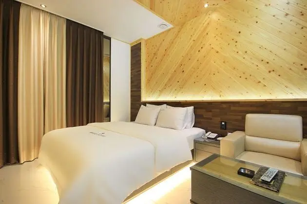 Oda (Drive-in (breakfast provided couple s)