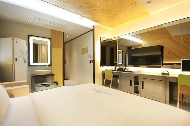 Oda (Drive-in (breakfast provided couple s)