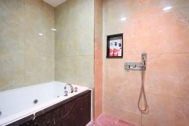 Oda (Drive-in (breakfast provided couple s)