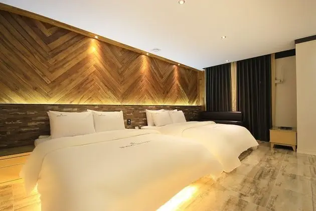 Oda (Twin (Breakfast provided Netflix avai)