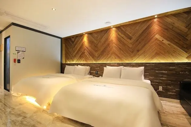 Oda (Twin (Breakfast provided Netflix avai)