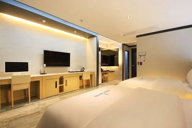 Oda (Twin (Breakfast provided Netflix avai)