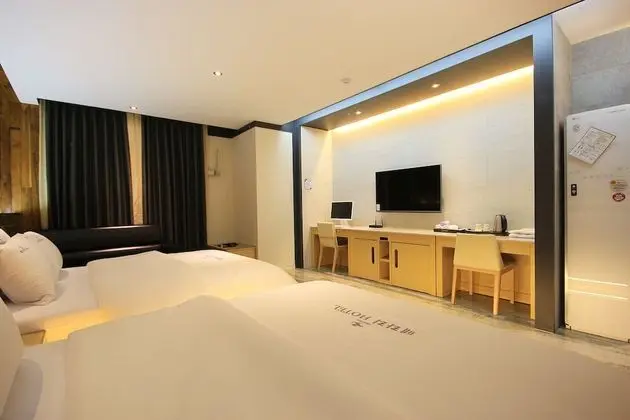 Oda (Twin (Breakfast provided Netflix avai)