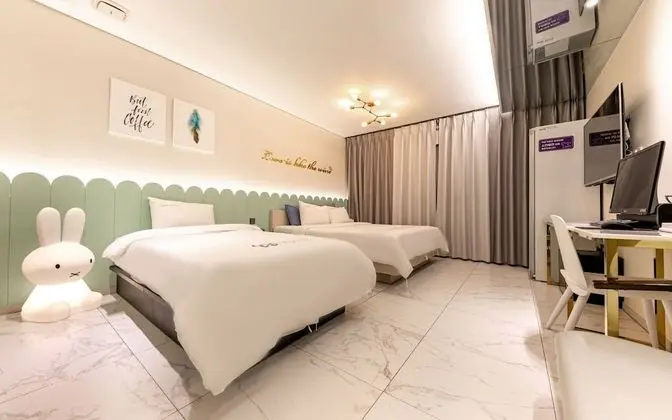 Oda (Double bed (with styler & air purifie)
