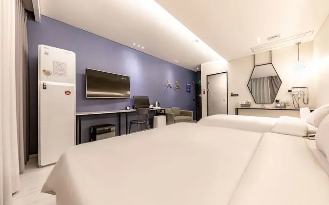 Oda (Double bed (with styler & air purifie)