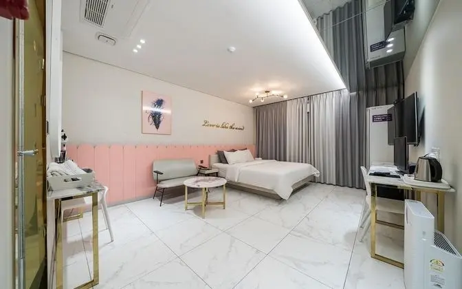 Oda (Luxury (styler & air purifier availab)