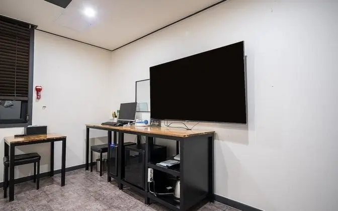 Oda (Twin (Netflix 65inch TV))
