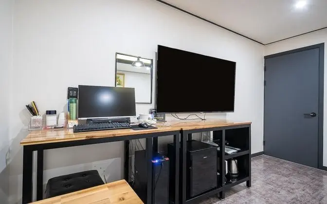 Oda (Twin (Netflix 65inch TV))