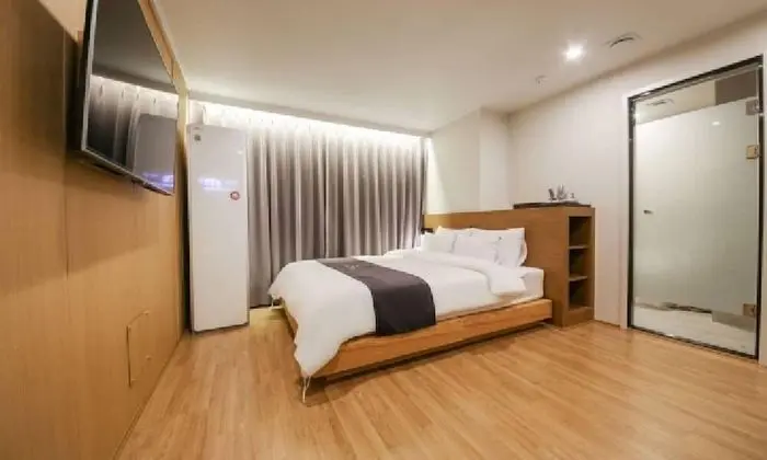 Deluxe Tek Büyük Yataklı Oda