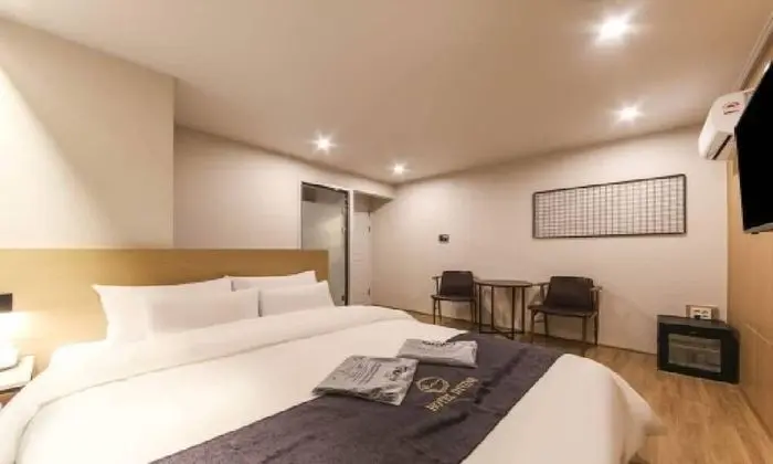 Deluxe Tek Büyük Yataklı Oda