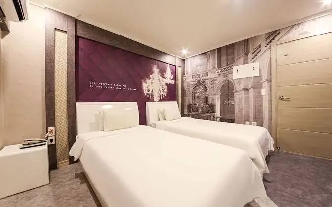 Oda (Twin - 1 room per week (daily disinfe)