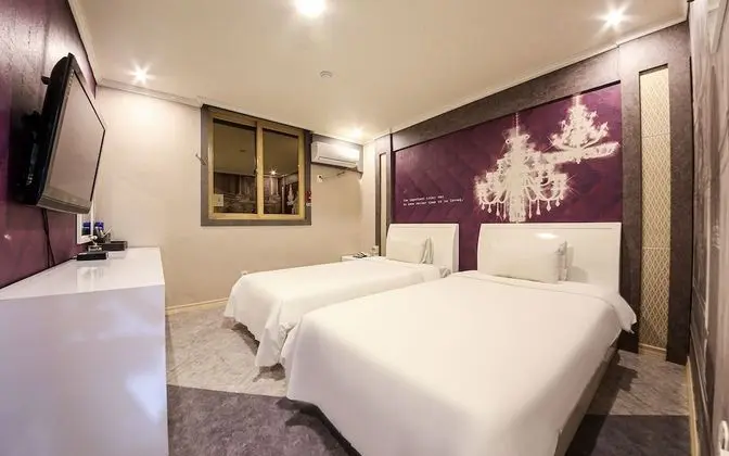 Oda (Twin - 1 room per week (daily disinfe)