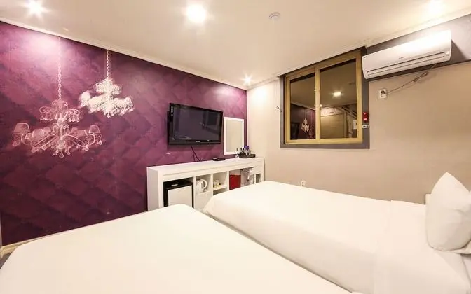 Oda (Twin - 1 room per week (daily disinfe)