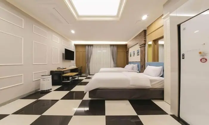 Hound Family Room