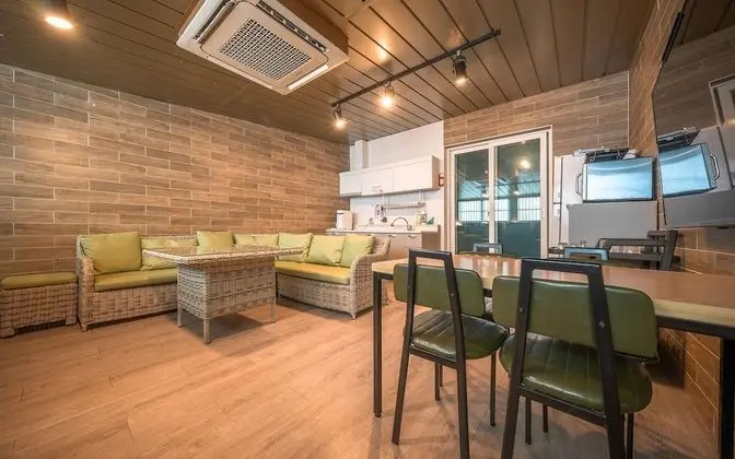 Oda (Event Room B (Massage Chair Styler Ne)