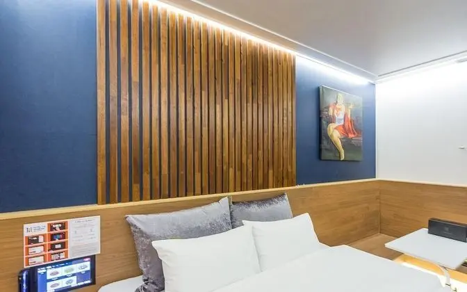 Oda (Deluxe Room (No Hard 2PC 65 inch))