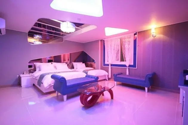 Oda (Twin Room (Netflix viewing available))