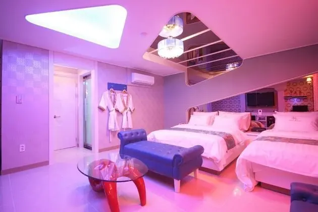 Oda (Twin Room (Netflix viewing available))