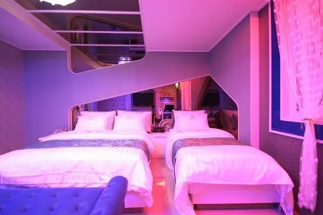 Oda (Twin Room (Netflix viewing available))