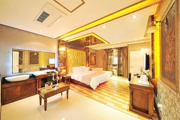 Oda (Luxury VIP (Breakfast provided))