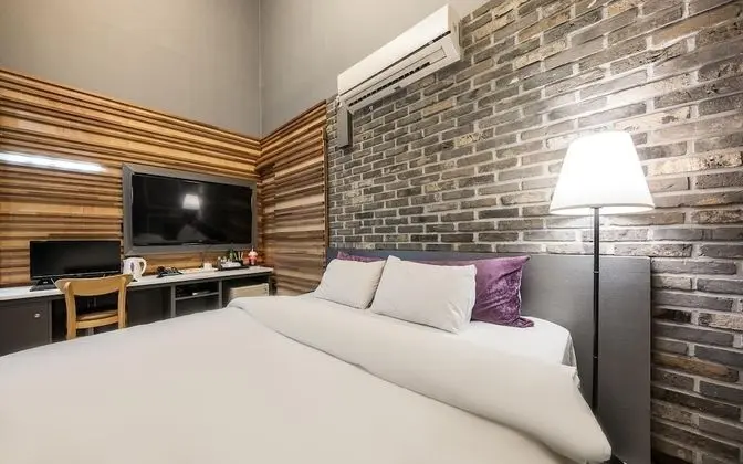 Oda (Duplex (Massage Bed Netflix Available)