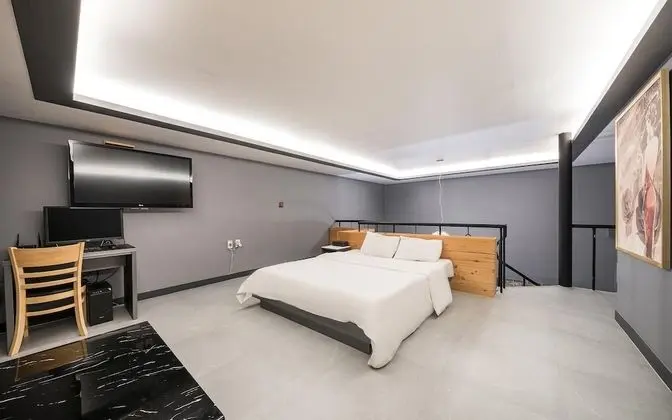 Oda (Duplex (Massage Bed Netflix Available)