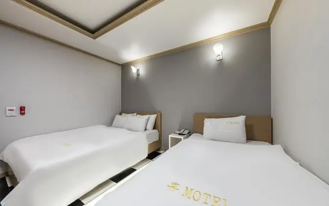 Oda (Twin (Double + Single Bed Air Purifie)