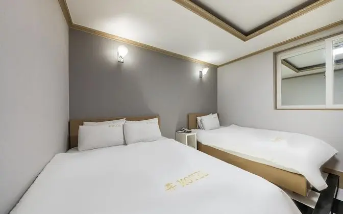 Oda (Twin (Double + Single Bed Air Purifie)