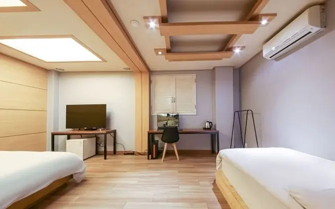 Oda (Premium Twin (Double + Single Bed))