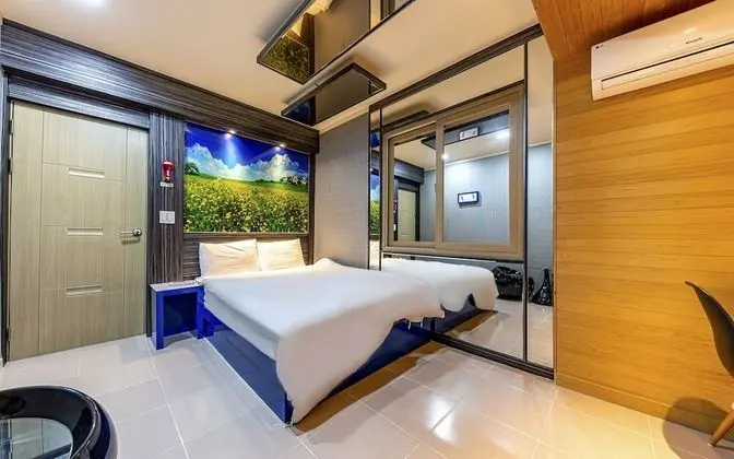 Oda (Deluxe (Netflix Available))